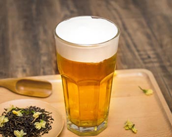 奶茶技術(shù)培訓(xùn)哪里好？老師引導(dǎo)熟透操作流程
