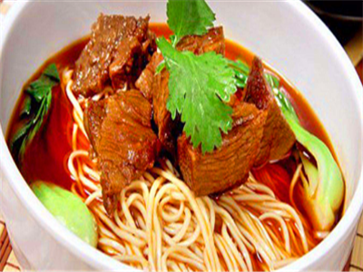 四川特色牛肉面食技術(shù)培訓(xùn)哪家專業(yè)？理論與實(shí)踐相結(jié)合
