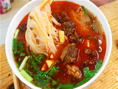  成都川味排骨面食技能訓(xùn)練哪里好？多年的面食經(jīng)驗