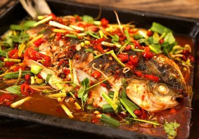 成都烤魚培訓(xùn)學(xué)校，學(xué)燒烤烤魚哪里有培訓(xùn)班？